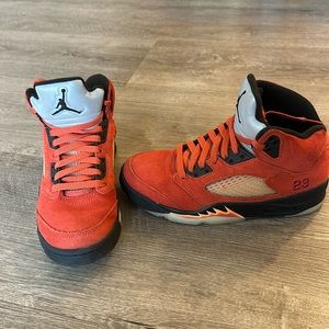 Air Jordan 5 Retro Women's Shoes
Size W 7.5